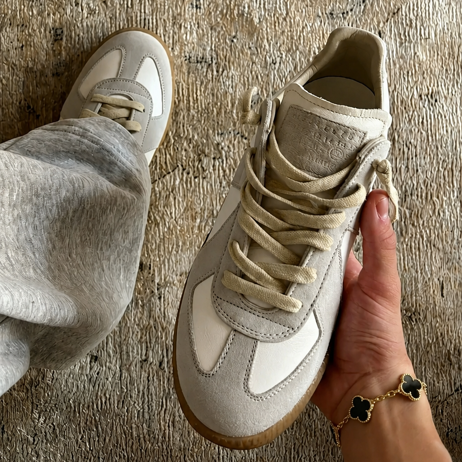 SNEAKER